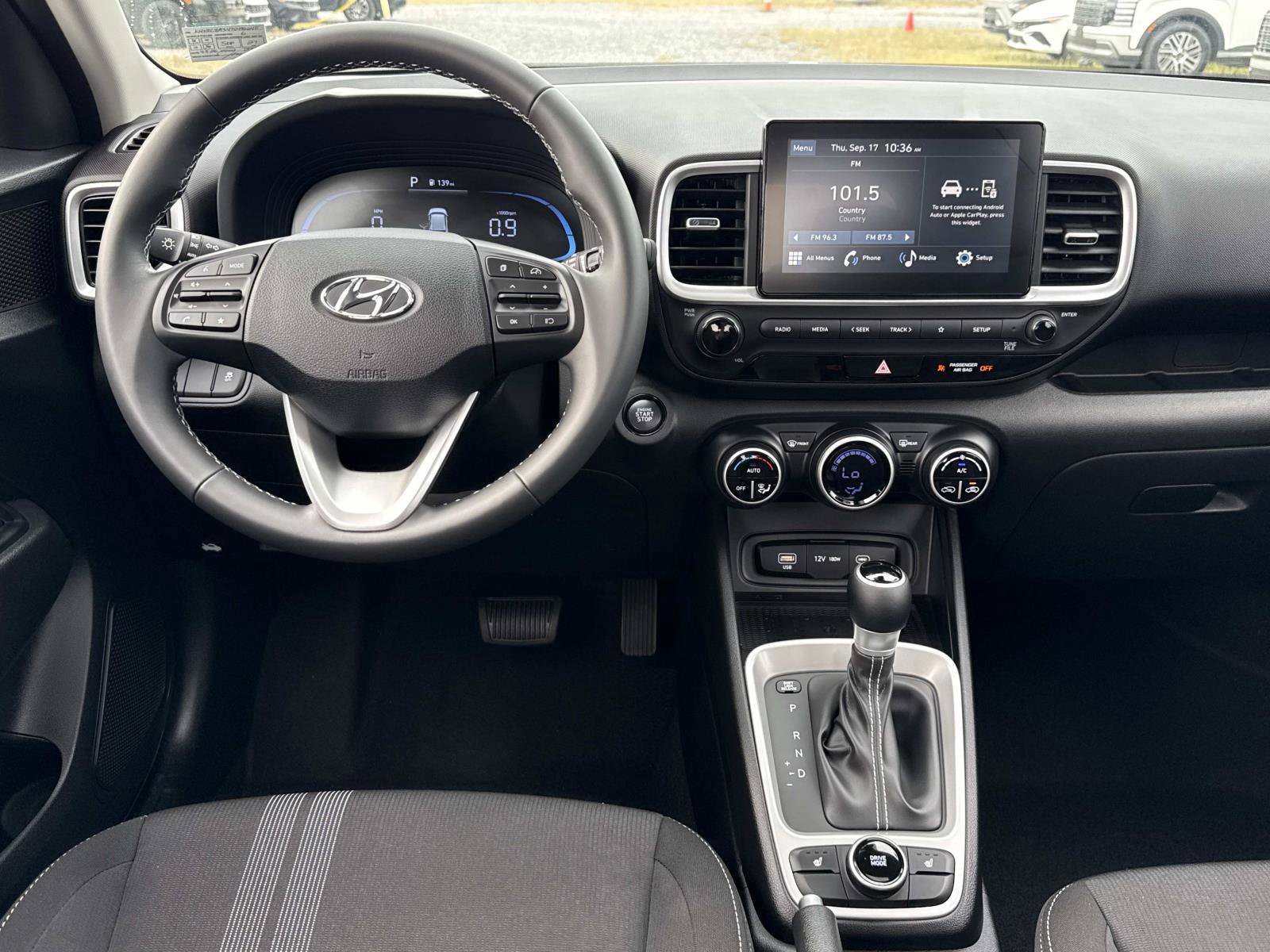New 2026 Hyundai Venue SEL FWD image 2