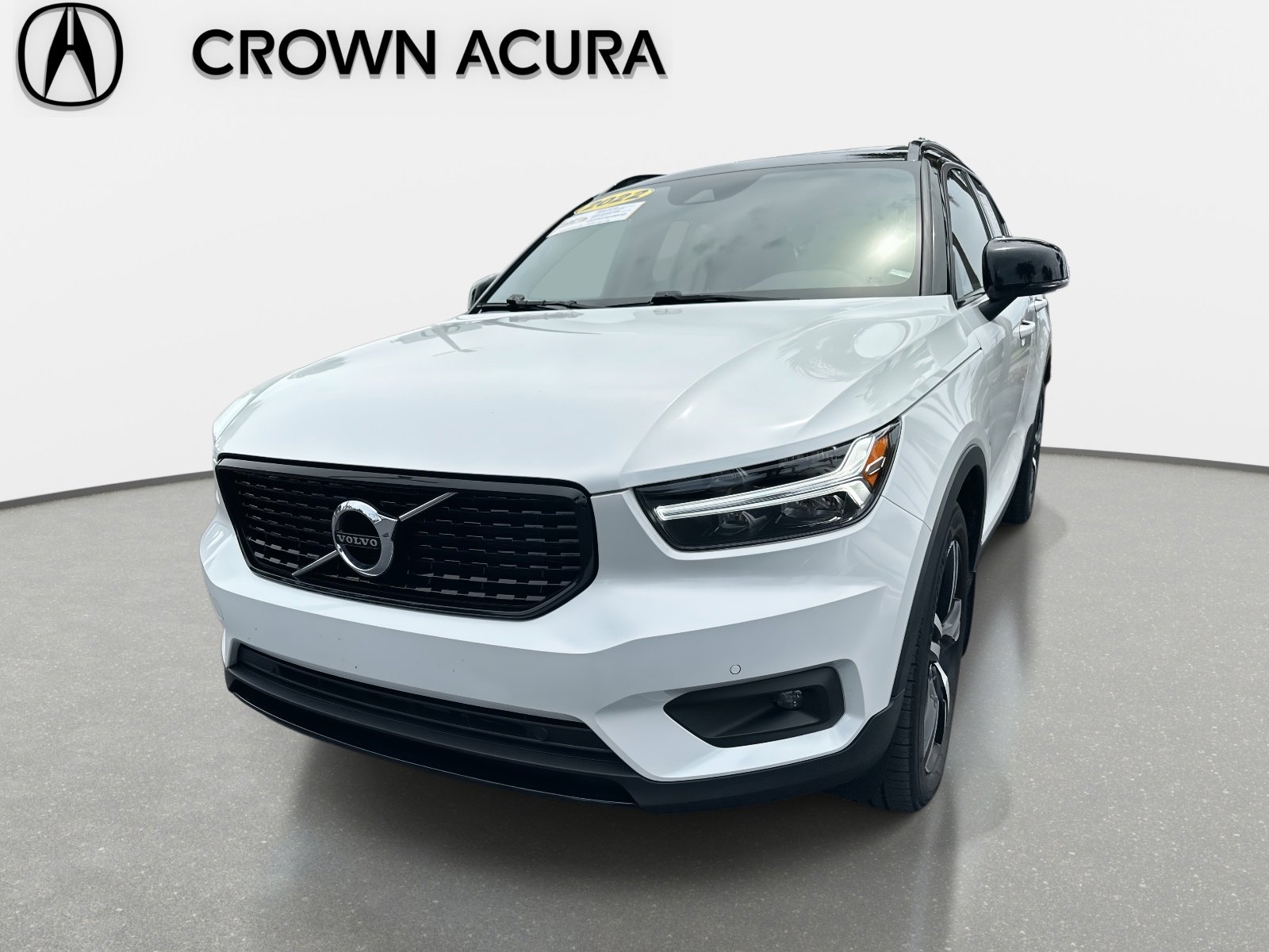 Used 2022 Volvo XC40 T5 R-Design image 9