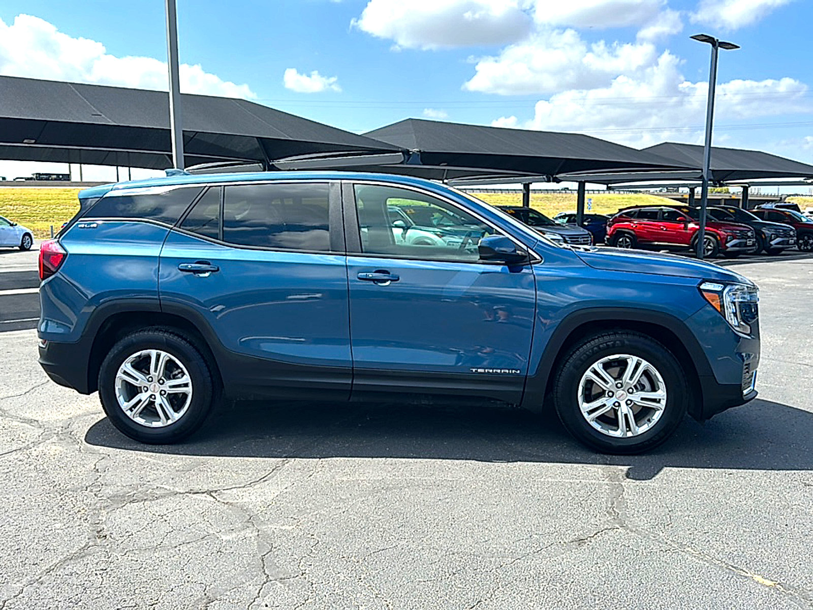 Used 2024 GMC Terrain SLE FWD image 9