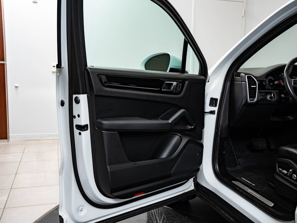 Certified 2020 Porsche Cayenne AWD/4WD image 27