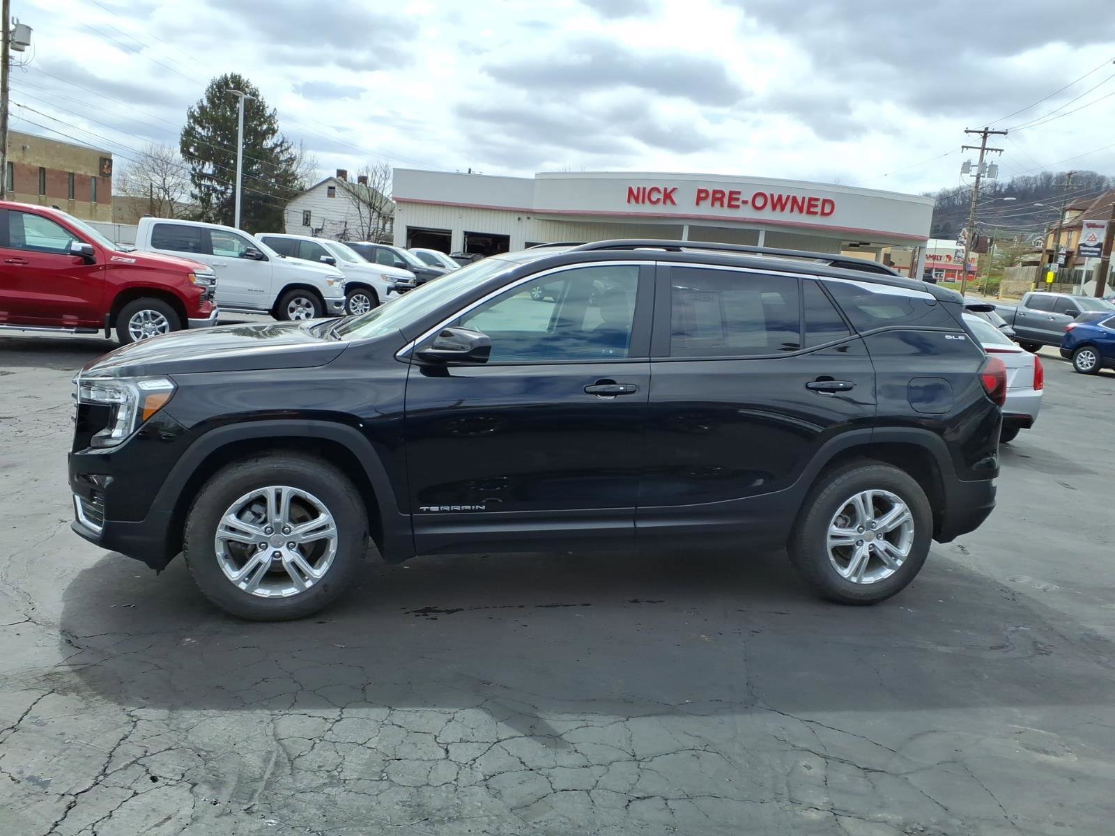 Certified 2024 GMC Terrain SLE w/ Driver Convenience Package image 2