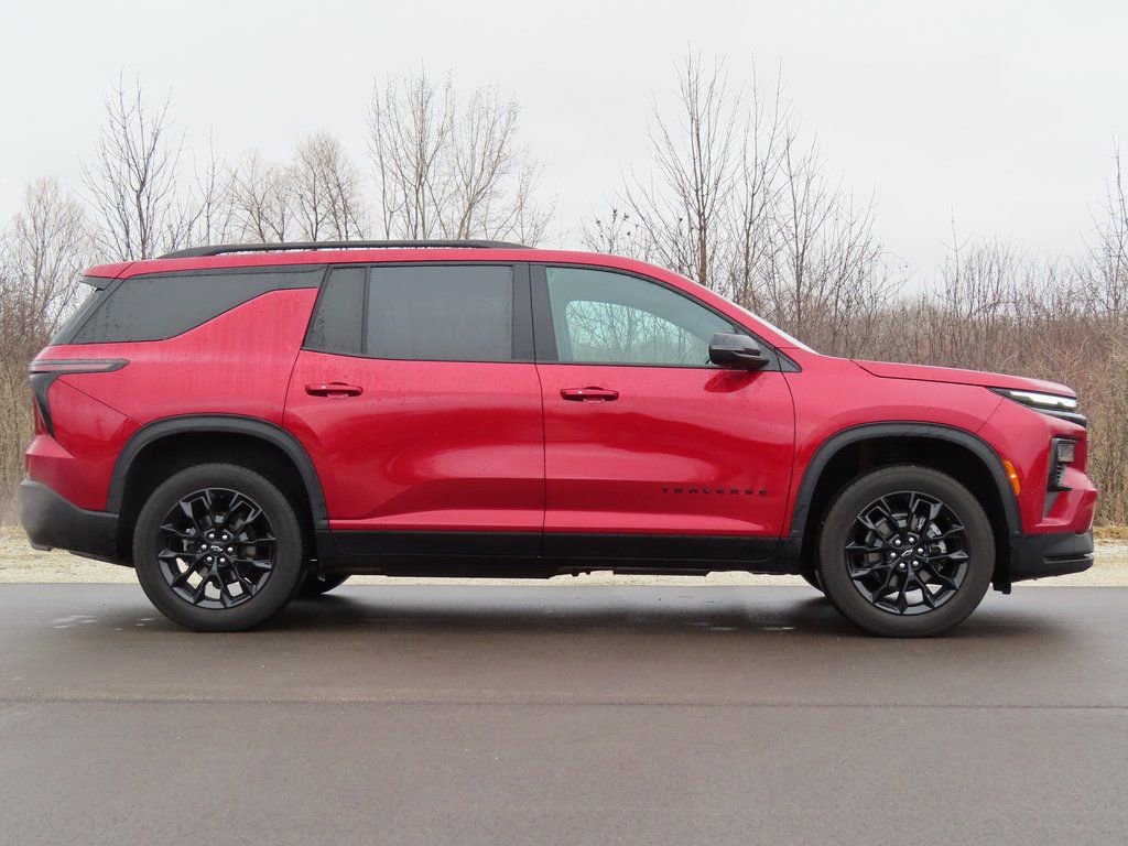 Certified 2025 Chevrolet Traverse LT w/ Midnight/Sport Edition image 2