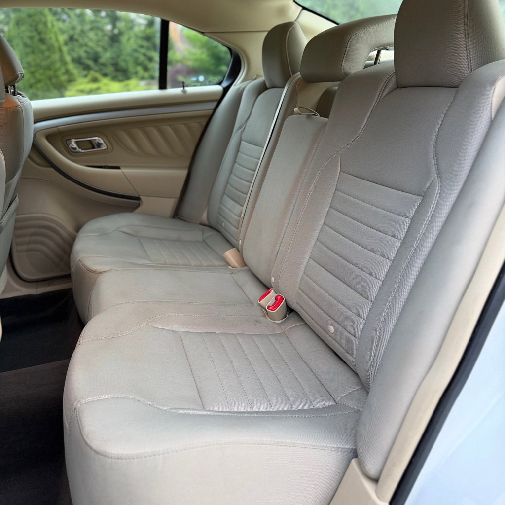 Used 2015 Ford Taurus SE FWD image 14