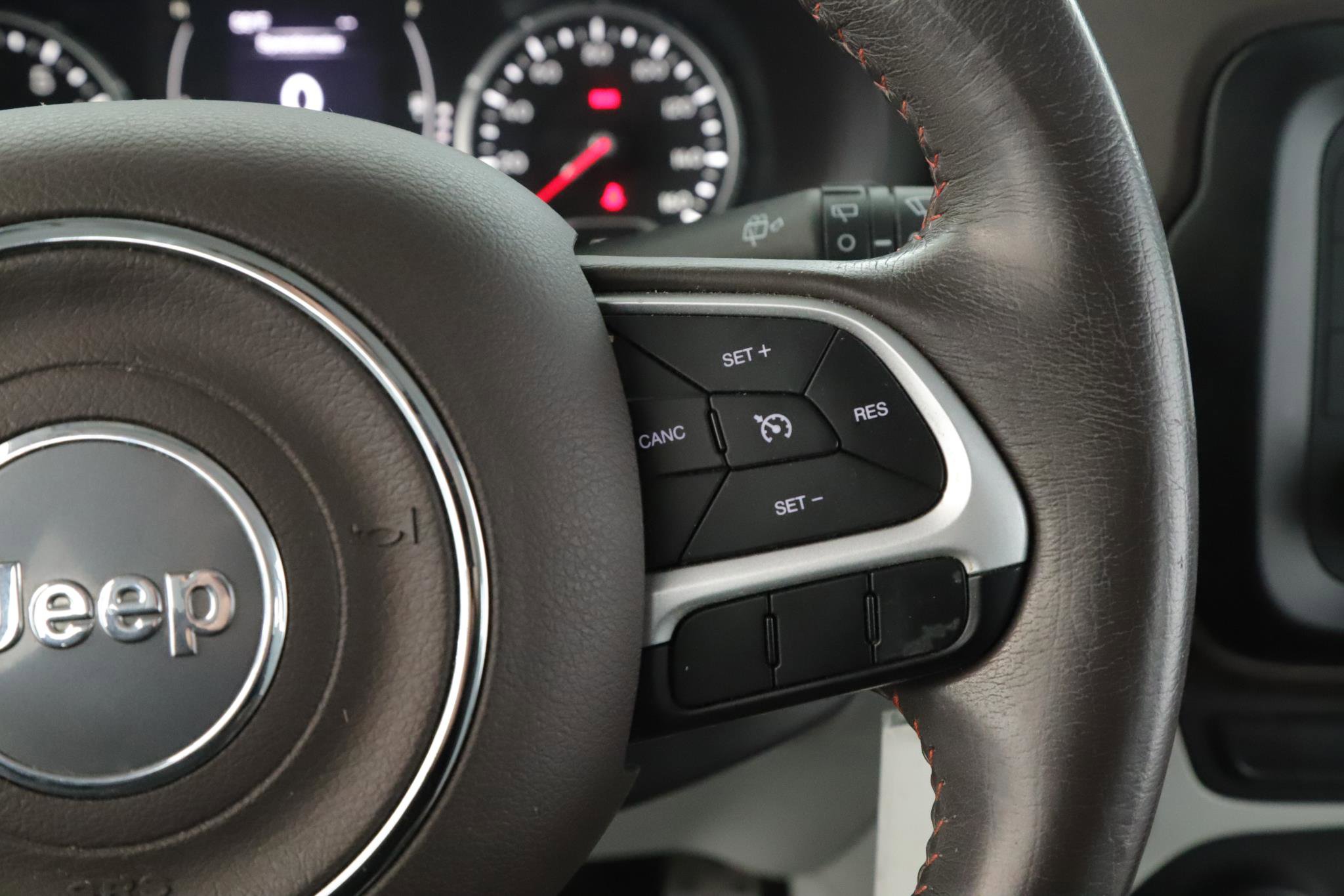 Used 2015 Jeep Renegade Latitude AWD/4WD image 8