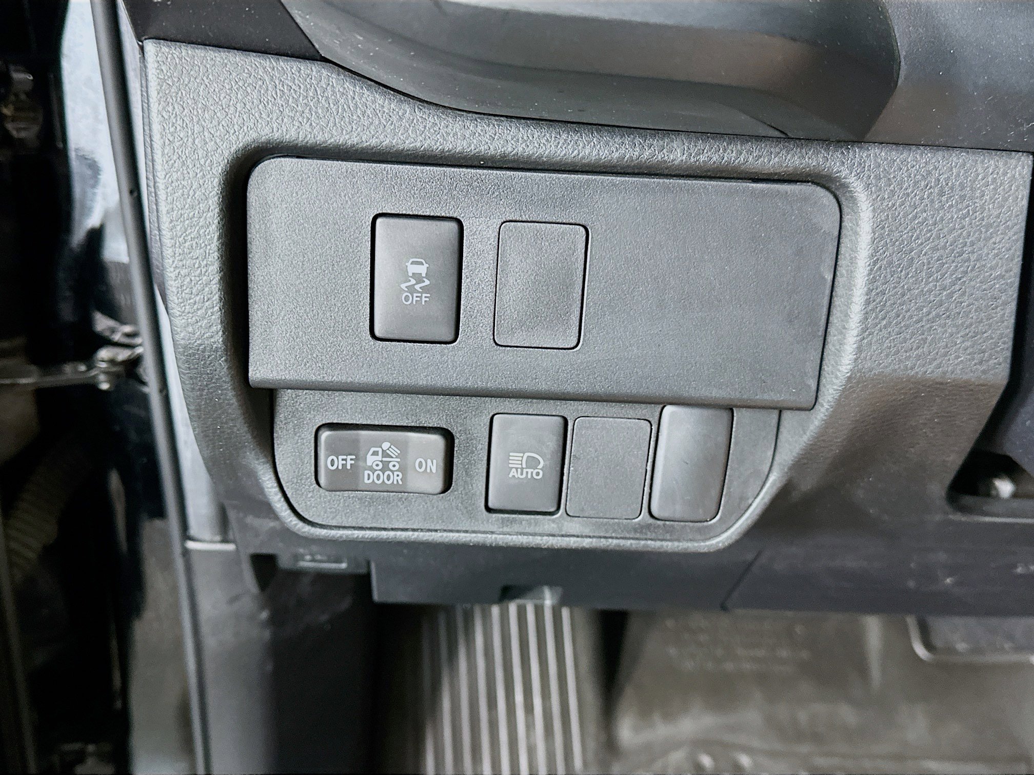 Used 2023 Toyota Tacoma SR w/ SR Convenience Package RWD image 17