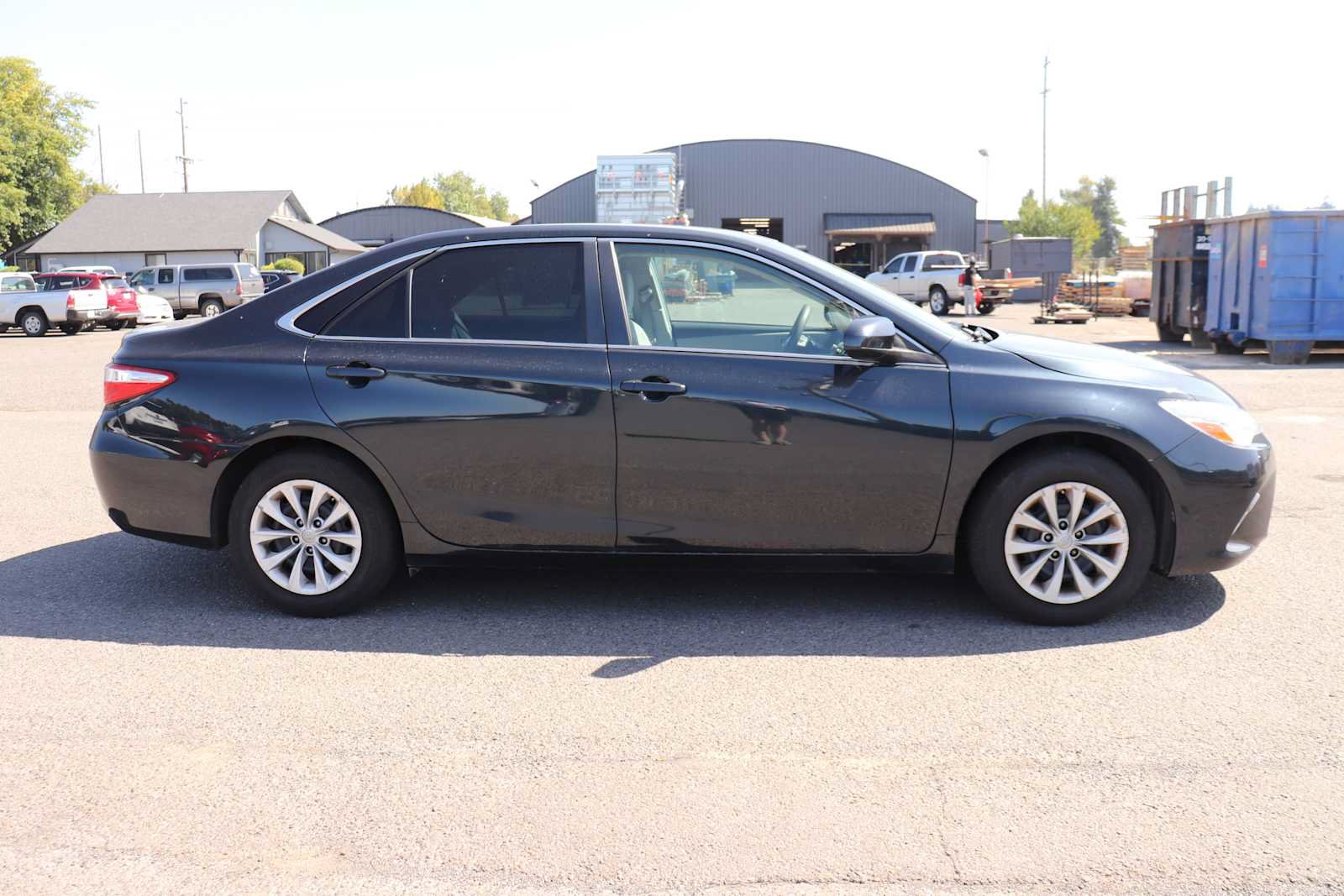 Used 2015 Toyota Camry LE FWD image 4
