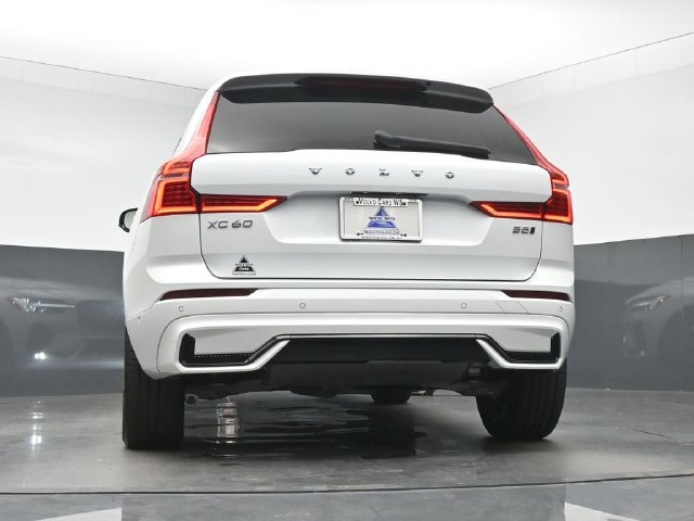 Used 2024 Volvo XC60 B5 Plus AWD/4WD image 40