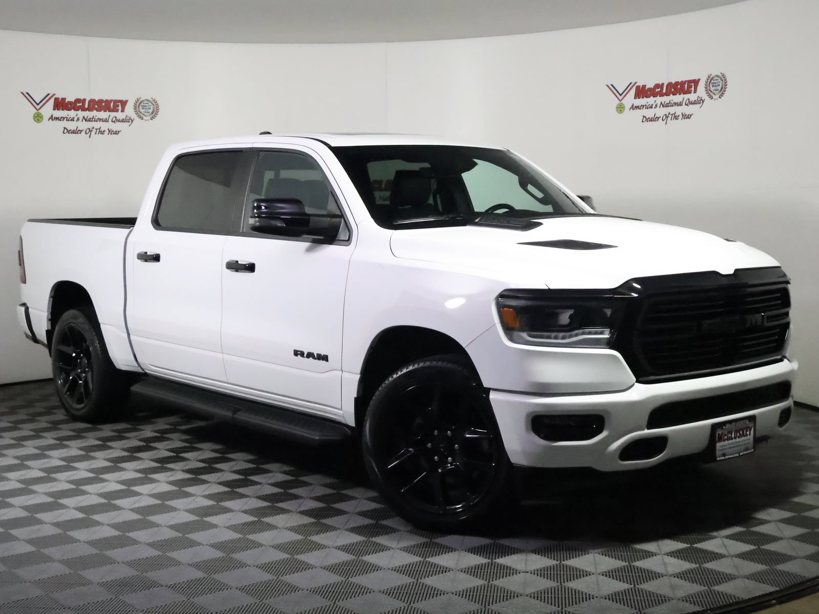 Used 2024 RAM 1500 Laramie AWD/4WD image 2