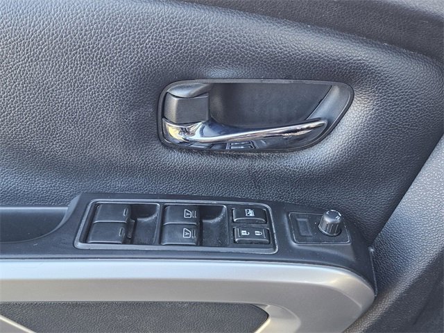 Used 2019 Nissan Titan SV image 32