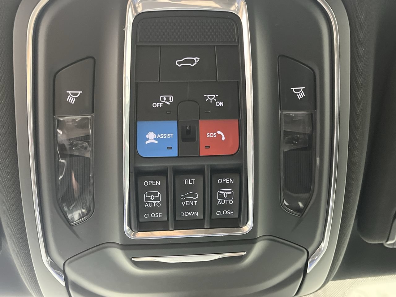 Used 2023 Jeep Wagoneer 4WD w/ Premium Group I image 29