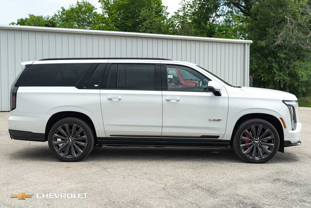 Used 2025 Cadillac Escalade ESV V AWD/4WD image 5