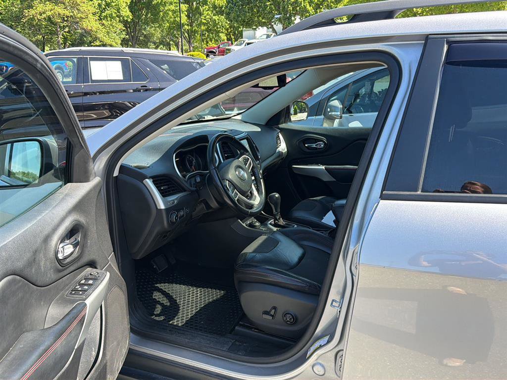 Used 2018 Jeep Cherokee Trailhawk w/ Comfort/Convenience Group AWD/4WD image 8