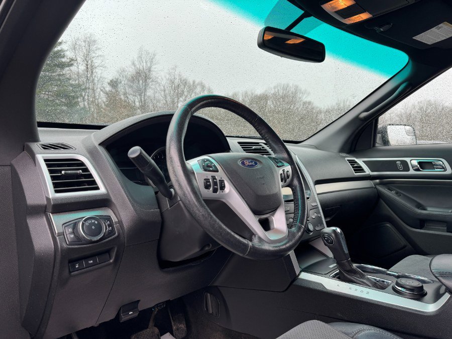 Used 2015 Ford Explorer XLT w/ Equipment Group 202A image 14