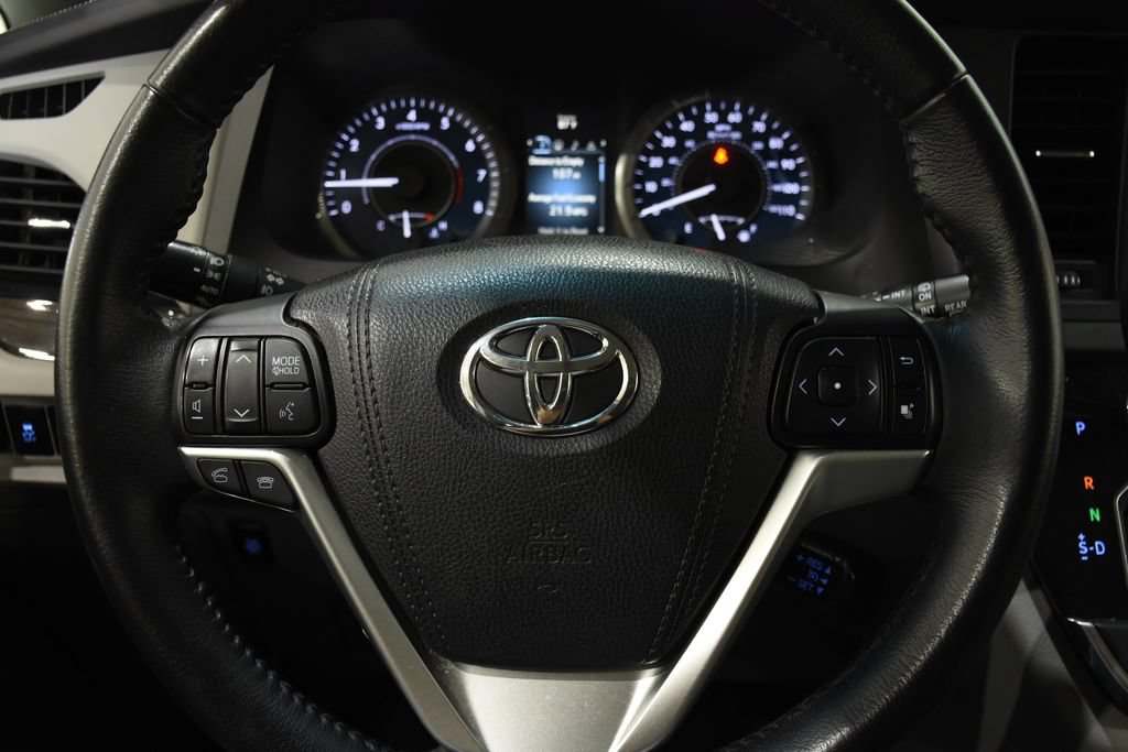 Used 2015 Toyota Sienna XLE Premium FWD image 12