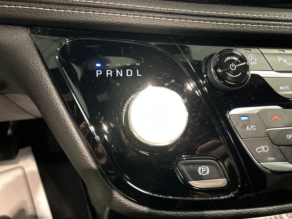 Used 2024 Chrysler Pacifica Touring FWD image 20