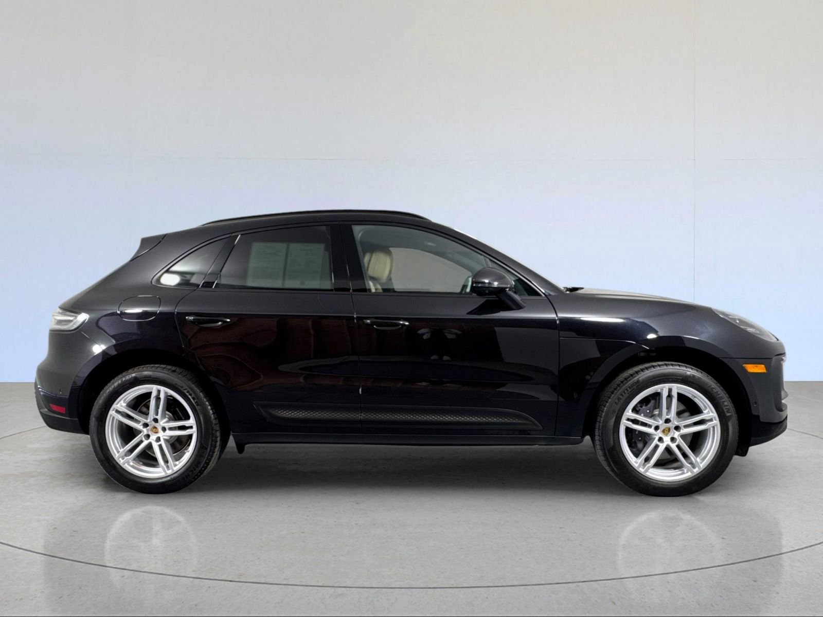 Certified 2023 Porsche Macan image 9