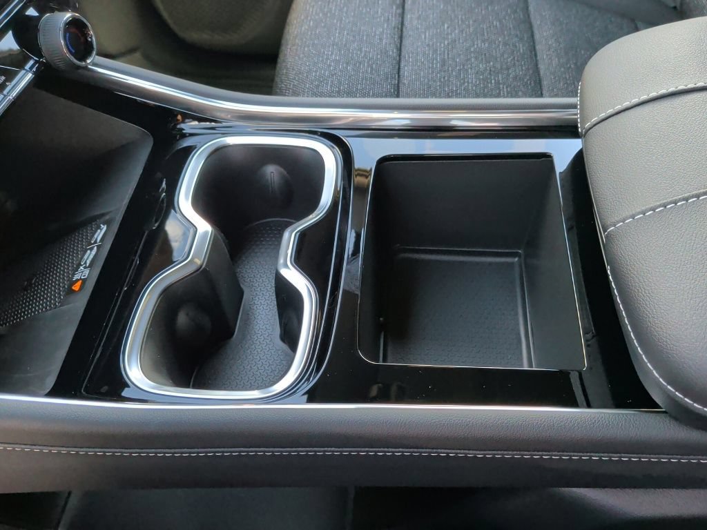 New 2027 Chevrolet Traverse LT w/ Midnight/Sport Edition FWD image 30