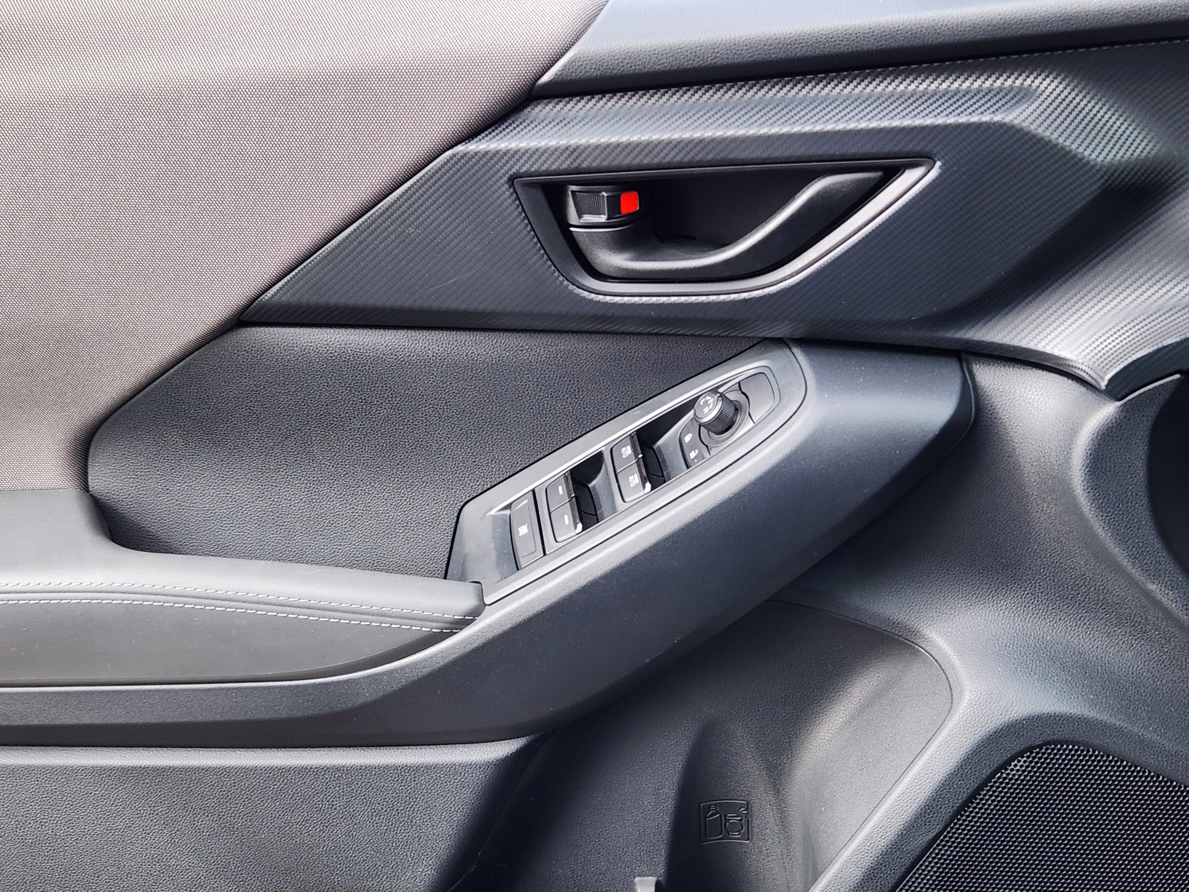 Used 2025 Subaru Crosstrek 2.0i Premium image 7