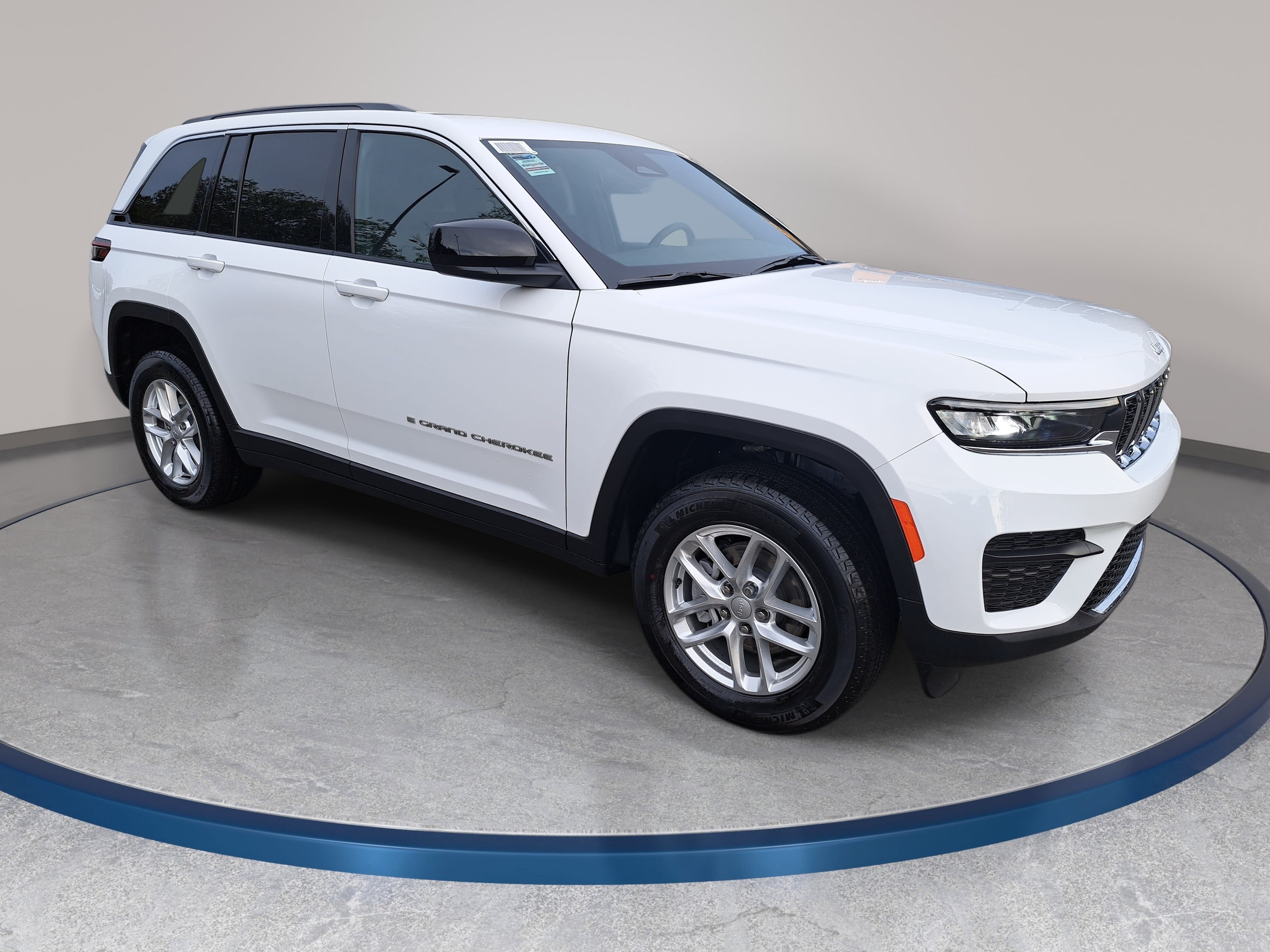 New 2026 Jeep Grand Cherokee Laredo AWD/4WD image 3