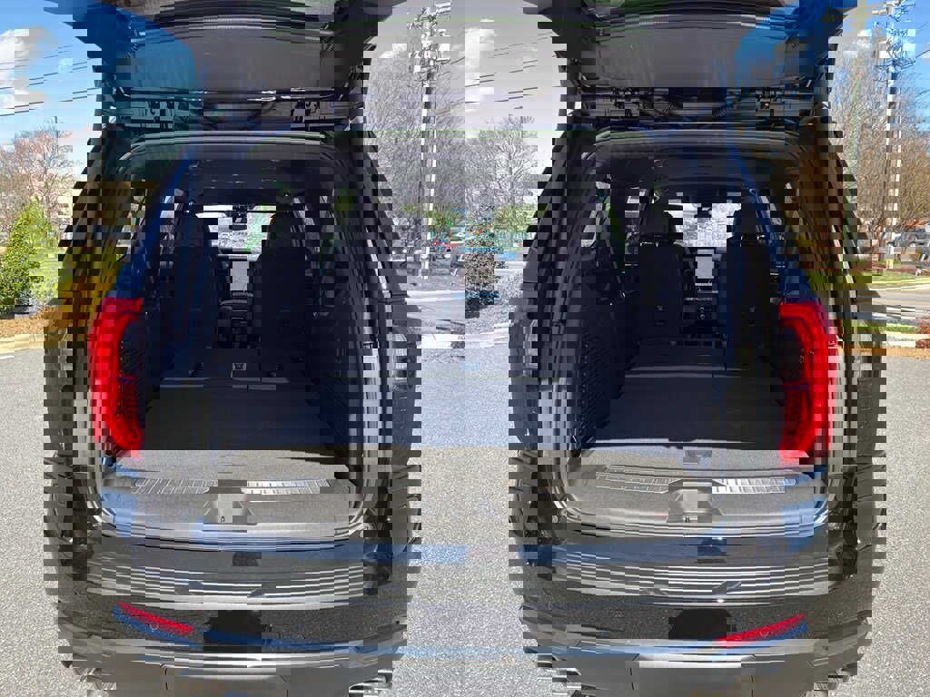 New 2026 GMC Yukon XL AT4 image 22