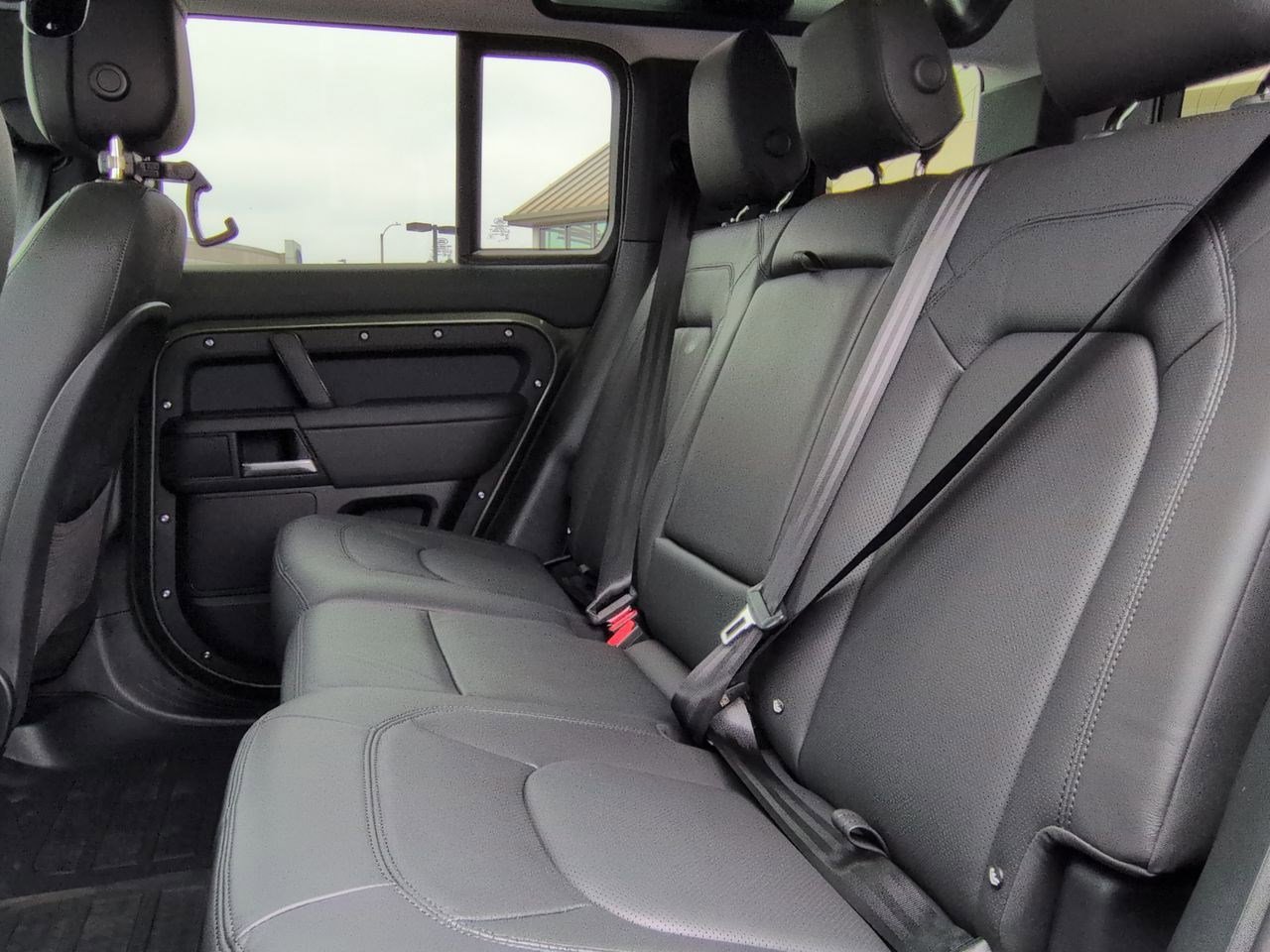 New 2026 Land Rover Defender 110 X-Dynamic SE image 23