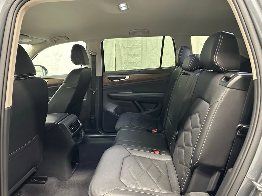 Used 2025 Volkswagen Atlas SE image 49