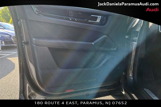 Used 2021 Porsche Cayenne AWD/4WD image 15