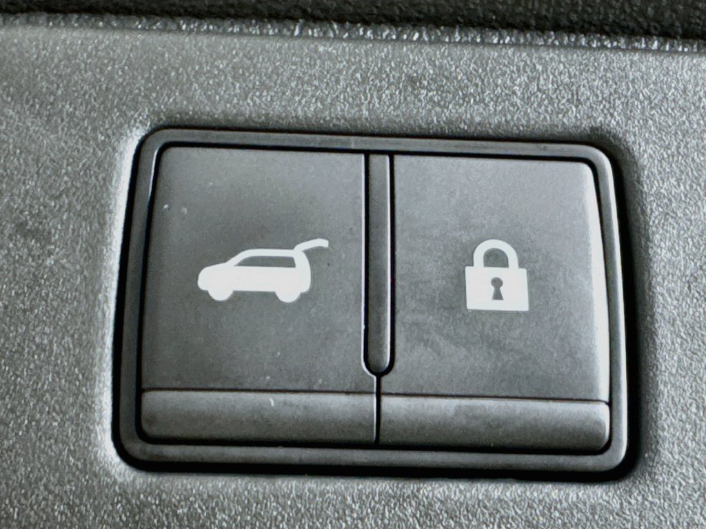 Used 2025 Nissan Pathfinder SL FWD image 35
