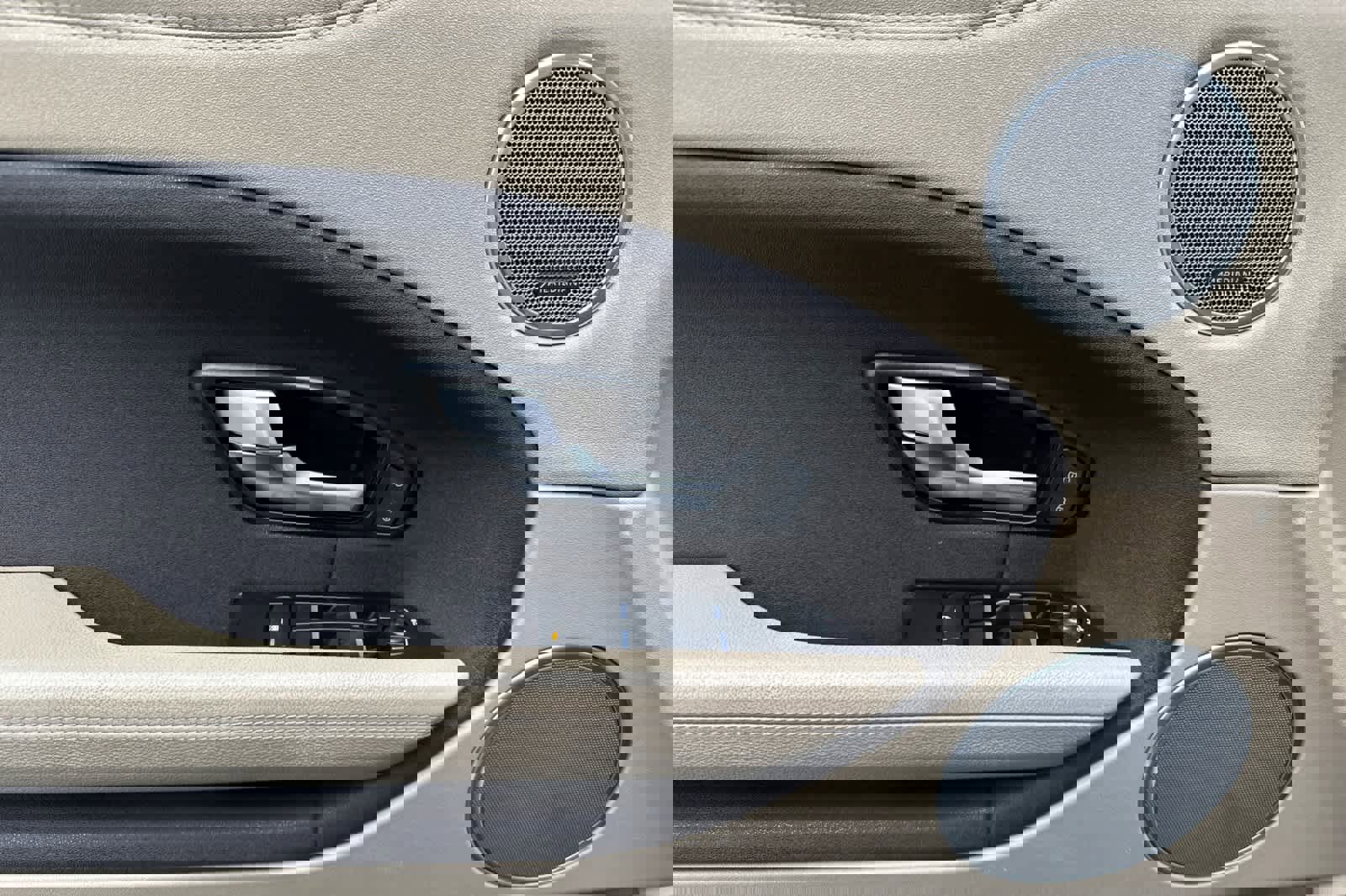 Used 2016 Land Rover Range Rover Evoque SE image 12