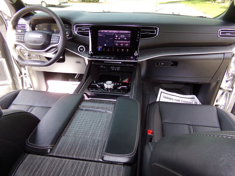 Used 2023 Jeep Wagoneer Series III w/ Convenience Group I AWD/4WD image 29