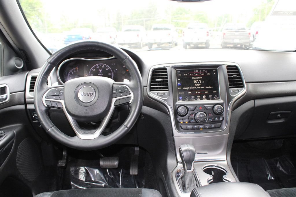 Used 2017 Jeep Grand Cherokee Altitude RWD image 15