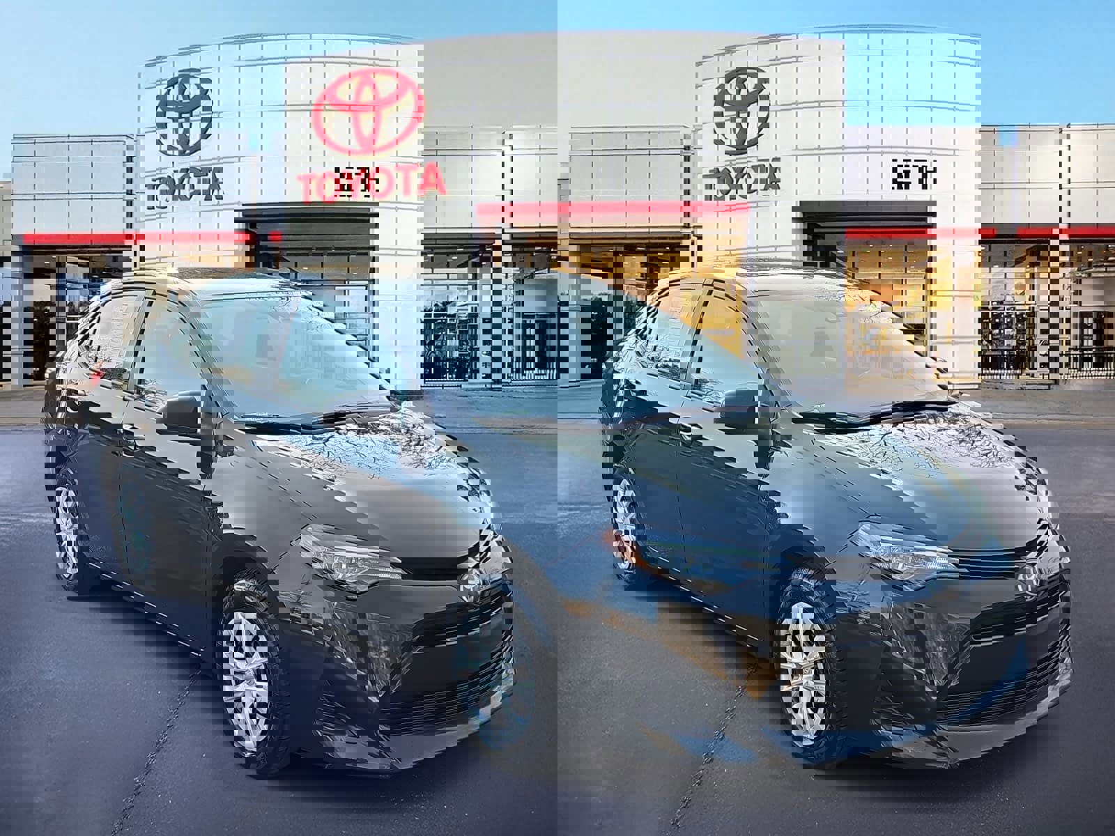 Used 2019 Toyota Corolla LE image 3