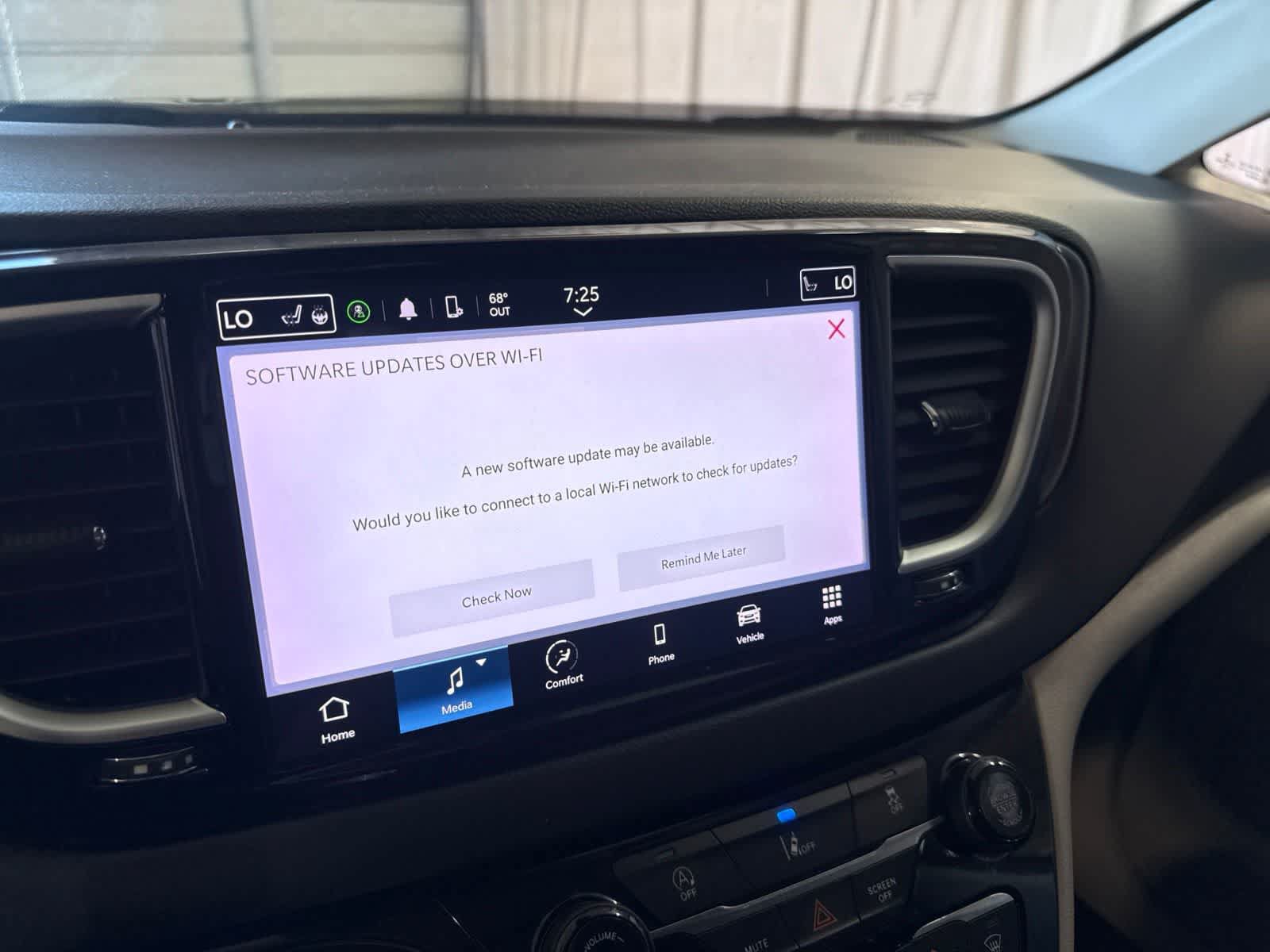 Used 2022 Chrysler Pacifica Touring-L FWD image 26