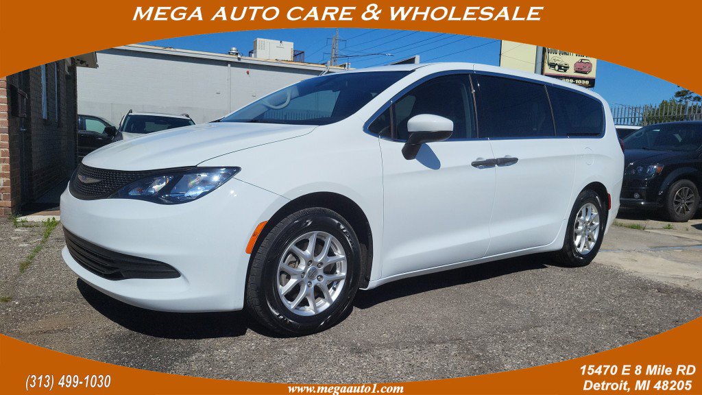 Used 2020 Chrysler Voyager L FWD image 1