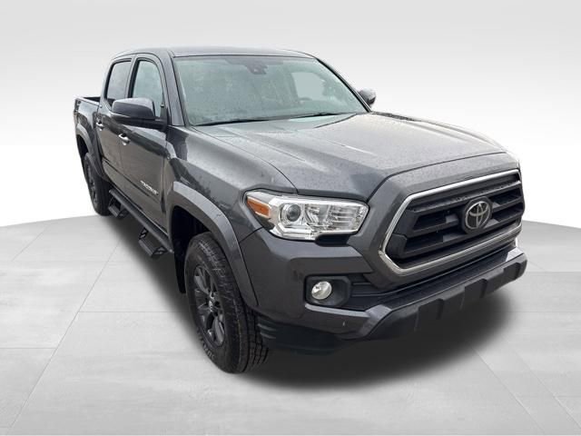 Used 2022 Toyota Tacoma SR5 w/ Technology Package RWD image 7