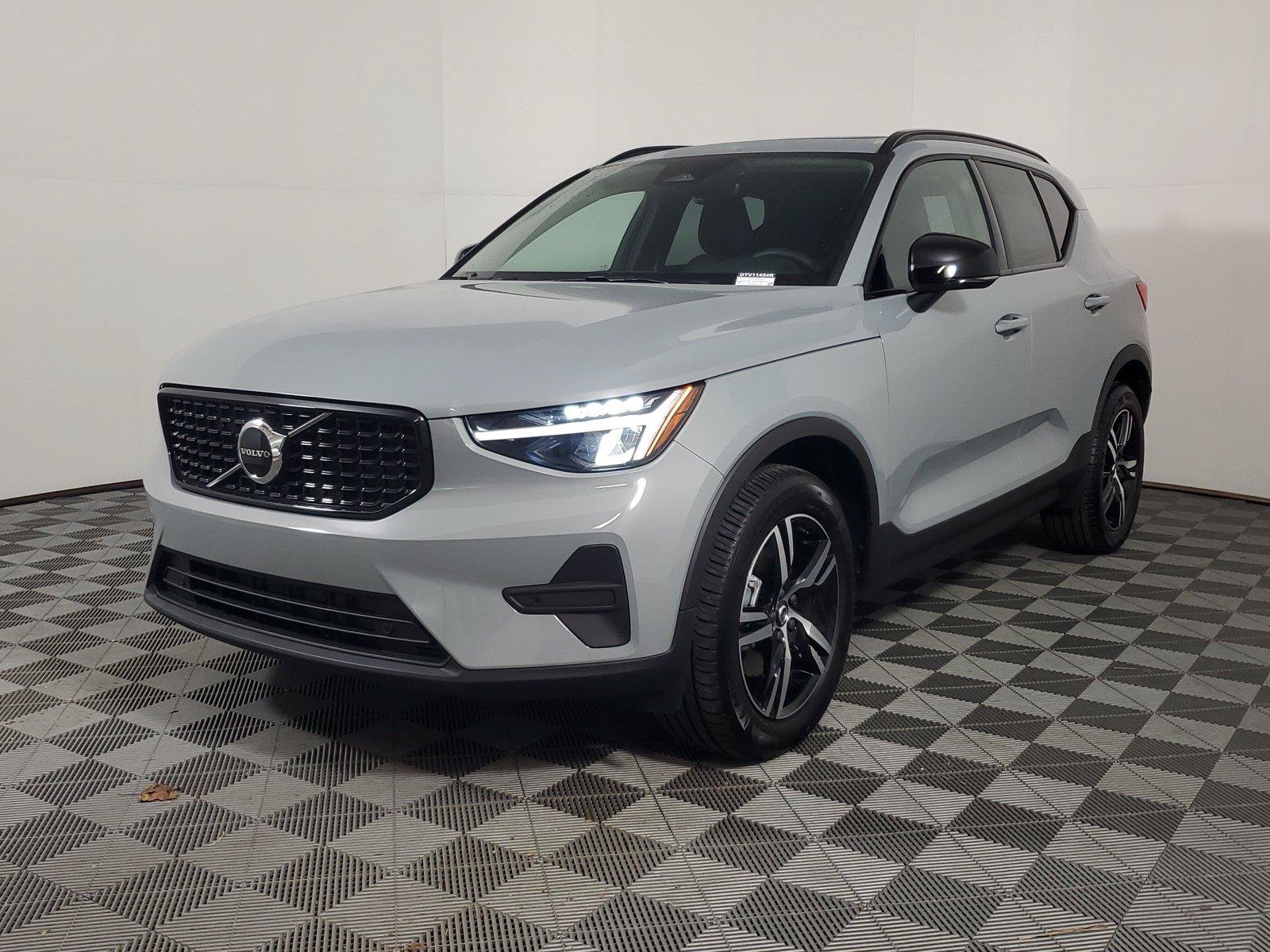Used 2026 Volvo XC40 B5 Core AWD/4WD image 3