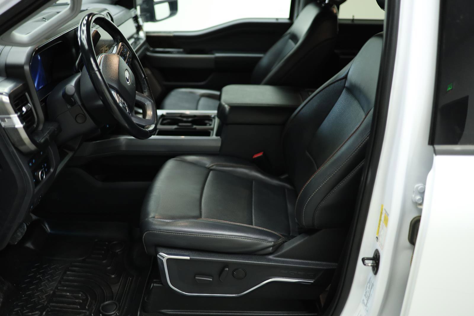 Used 2023 Ford F350 Lariat image 27