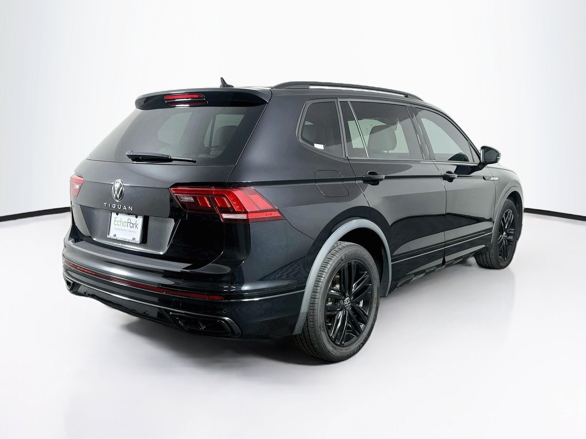 Used 2022 Volkswagen Tiguan SE R-Line FWD image 9