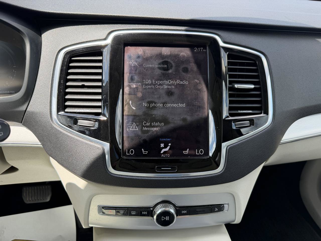 Used 2016 Volvo XC90 T8 Momentum w/ Vision Package AWD/4WD image 27