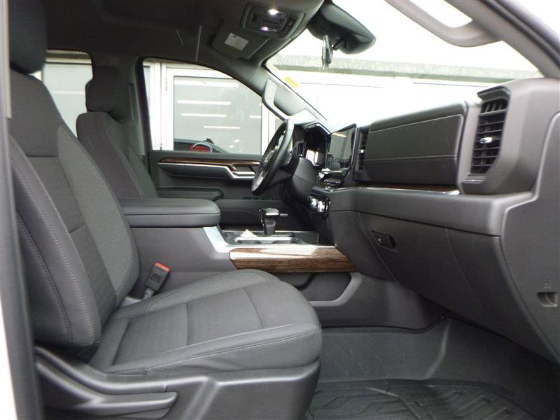 Used 2024 GMC Sierra 1500 Elevation w/ Preferred Package image 9