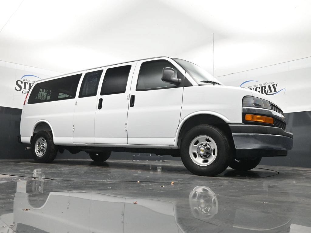 Used 2025 Chevrolet Express 3500 LT w/ LT Preferred Equipment Group RWD image 26