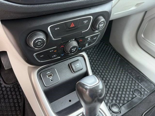 Used 2021 Jeep Compass Latitude w/ Convenience Group FWD image 22
