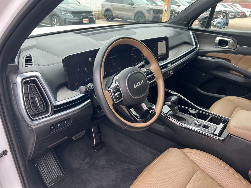 Certified 2025 Kia Sorento SX Prestige w/ Olive Brown Leather Package image 6