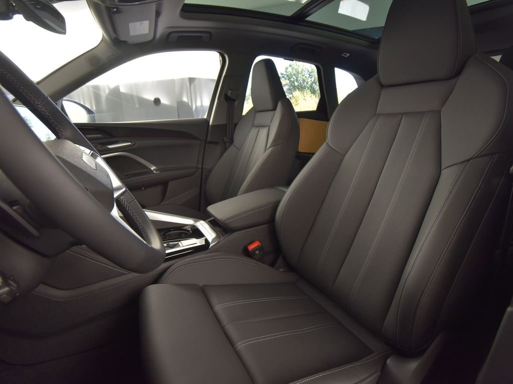 New 2025 Audi Q5 Prestige image 13
