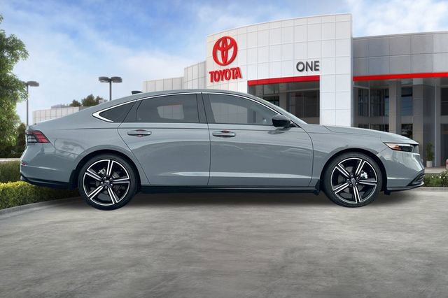 Used 2024 Honda Accord Sport image 3