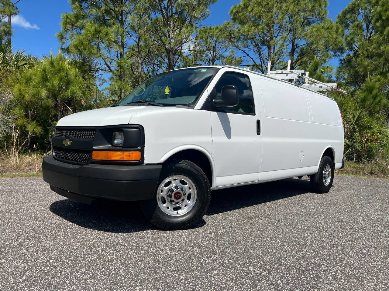Used 2013 Chevrolet Express 3500 Extended RWD image 1