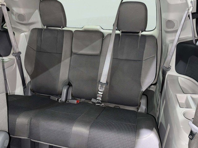 Used 2012 Volkswagen Routan S image 38