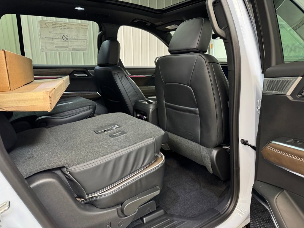New 2026 GMC Acadia Denali Ultimate w/ LPO, Floor Liner Package image 24