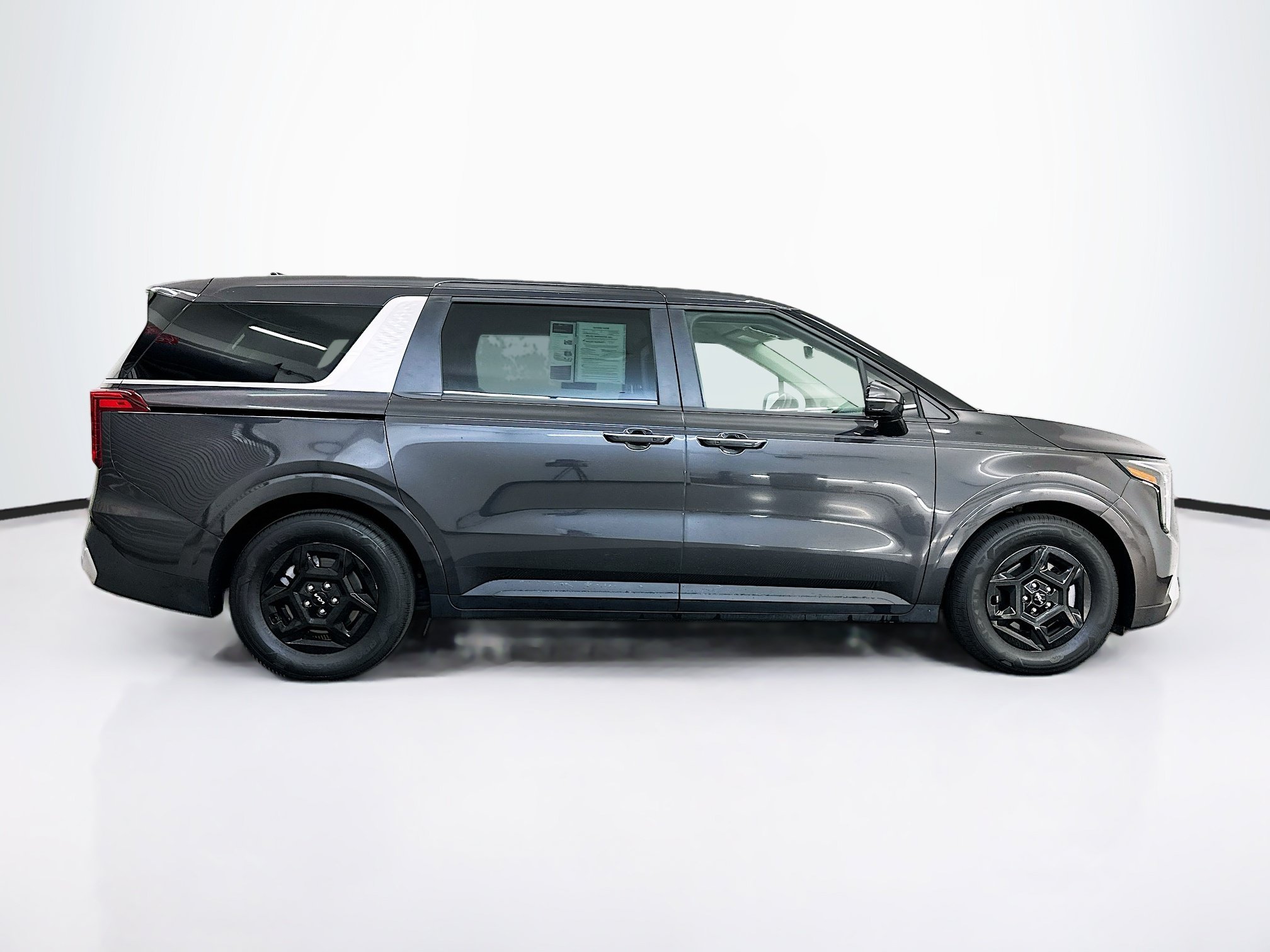 Used 2026 Kia Carnival FWD image 10