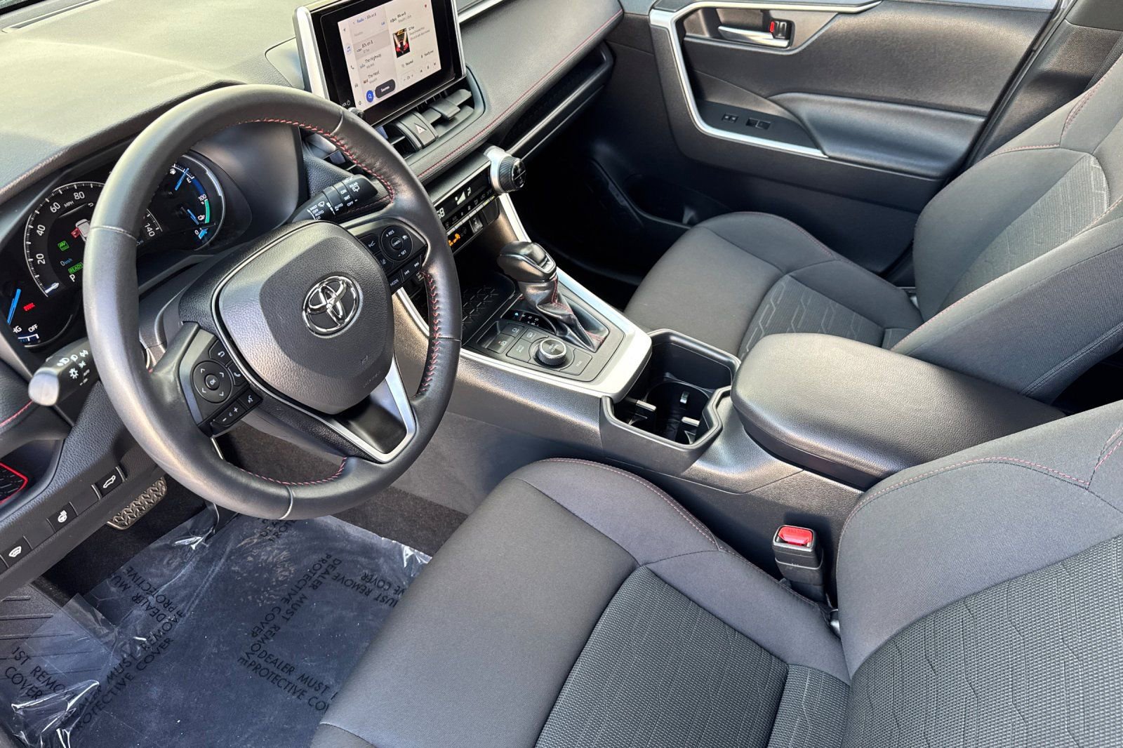 Used 2024 Toyota RAV4 SE w/ Weather & Moonroof Package image 10